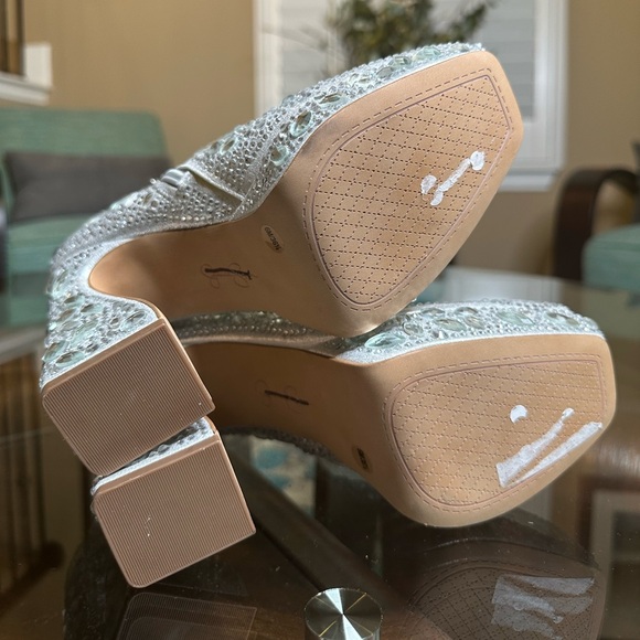 New Jessica Simpson Womens Sz6/36.5
Dollyi Crystal Embellished Bootie
Silver‎ - Picture 7 of 10